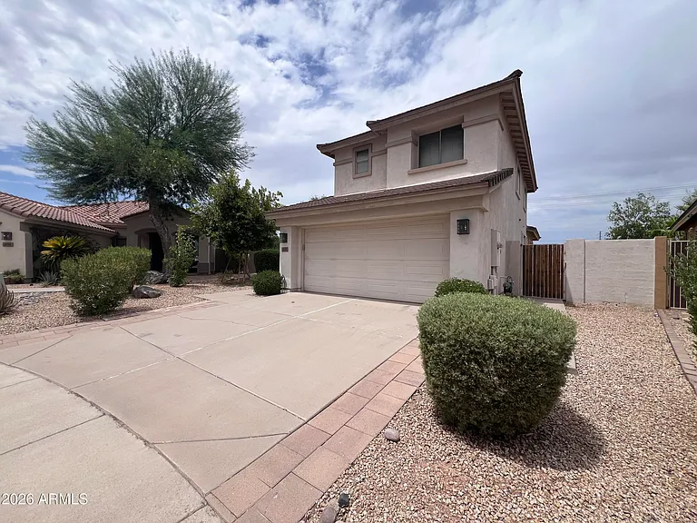 218 E Sunburst Ln — Photo 2