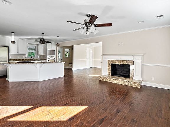 5th image of 43939 Lanedon Dr