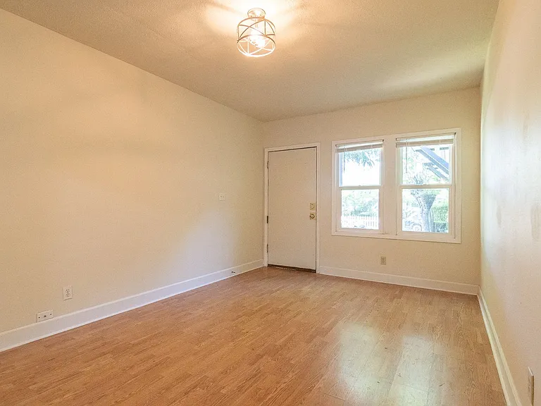 5130 N Williams Ave — Photo 6