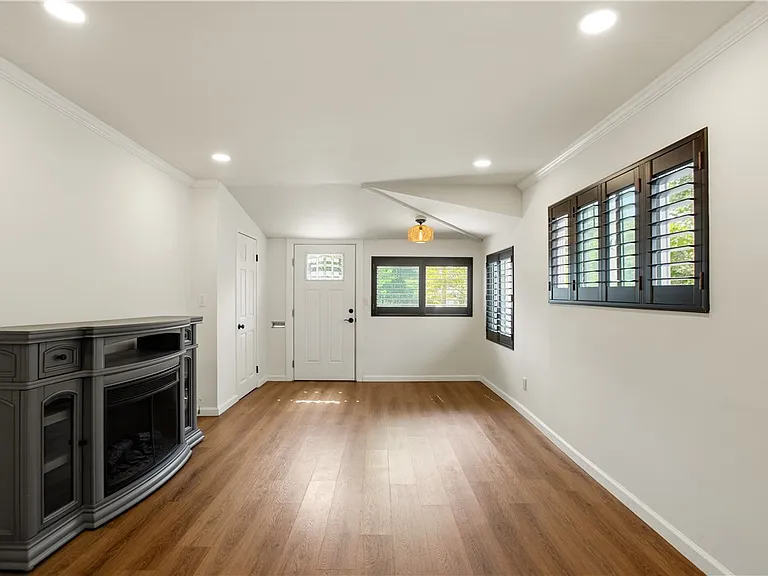 3359 Locust St — Photo 4