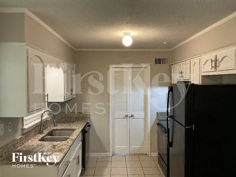 5819 Fox Lair Ave — Photo 6