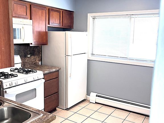 3rd image of 673 E Fullerton Ave APT 110