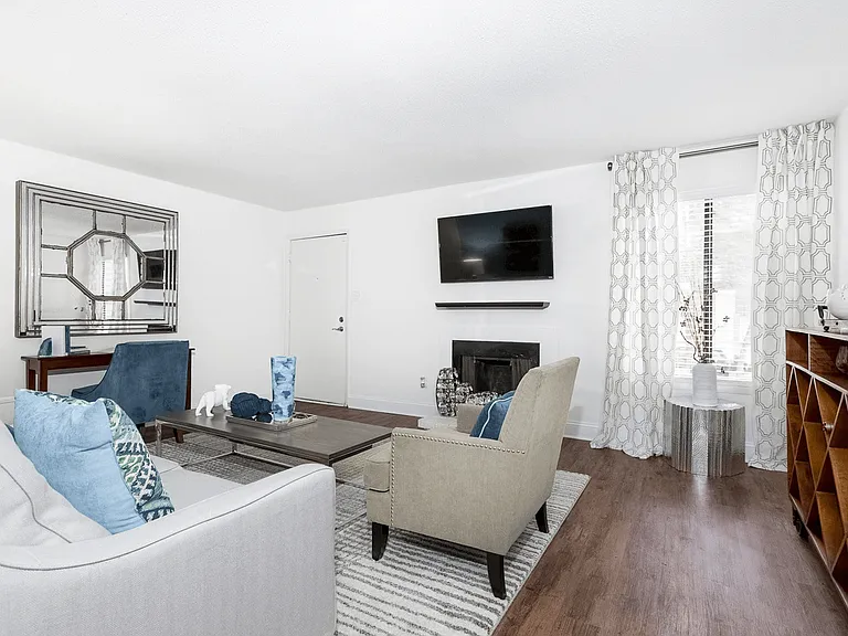 Regency Park Apartment Homes — Photo 26