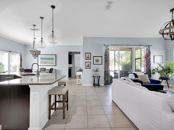 5th image of 128 Tavernier Dr