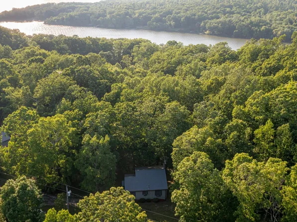 219 Waterview Dr, Dover, TN 37058