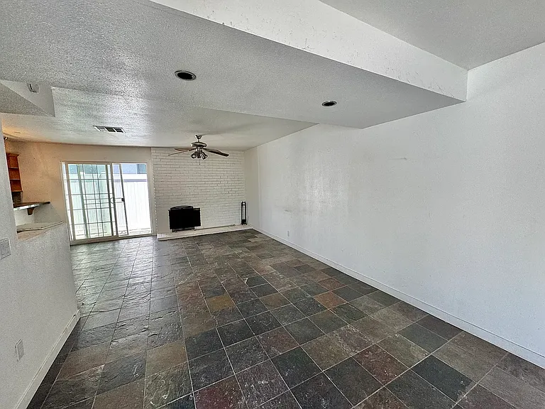 16529 San Fernando Mission Blvd — Photo 5
