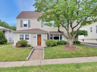 136 Nassau St, Clark, NJ 07066