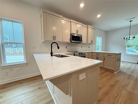 5th image of 516 W Sligo St