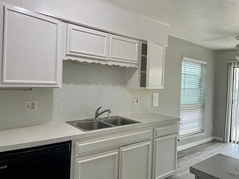 13722 Flagstone Ln — Photo 7