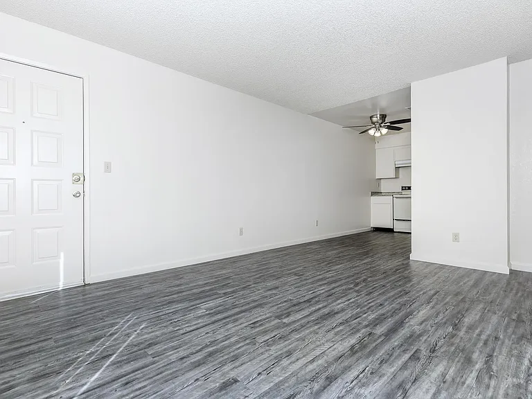 Sandpiper Point Apartments — Photo 4