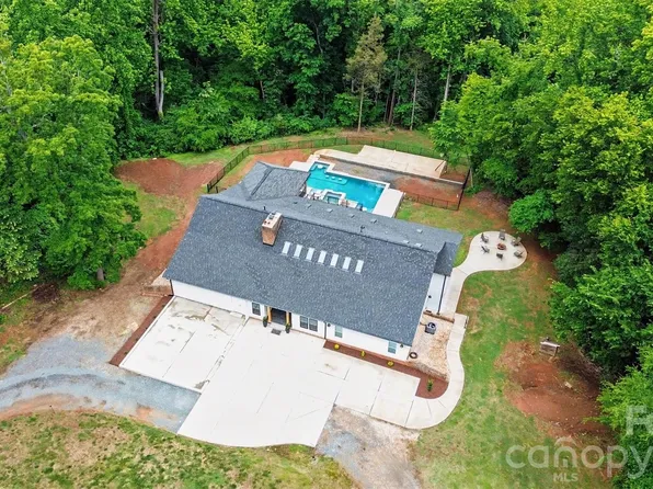 6201 Cory Bret Ln, Charlotte, NC 28278