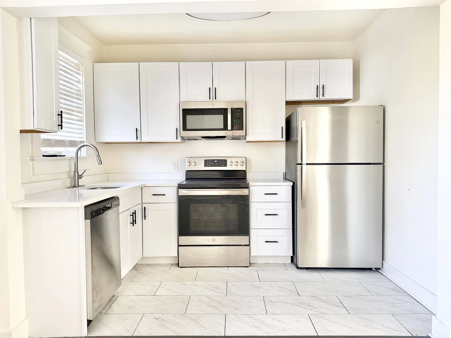 jm 914/916 Park Boulevard - 916 — Photo 1