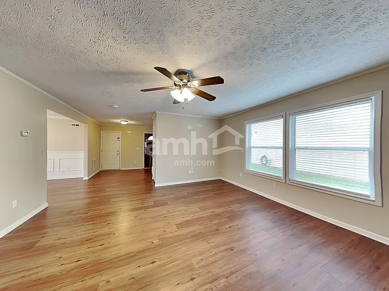 311 Hartford Ct — Photo 6