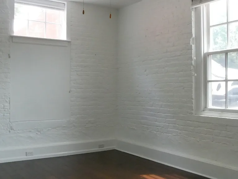 2418 E Franklin St #114 — Photo 10