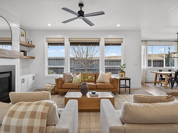 4th image of 3327 E Collingwood Dr