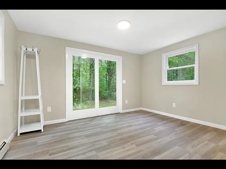 bonus room off kitchen area