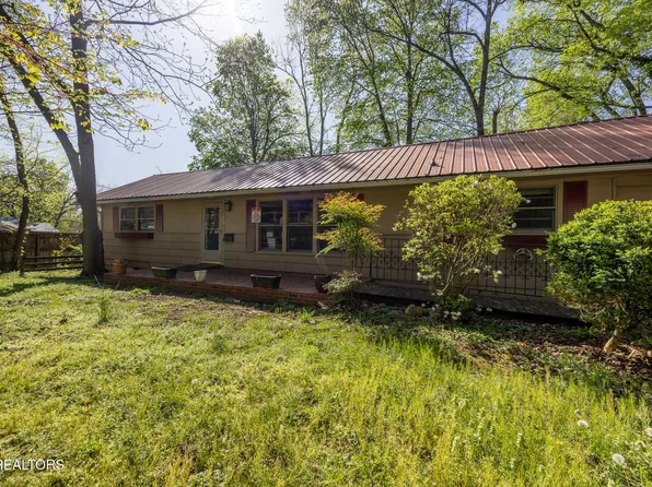 307 W College St, Athens, TN 37303
