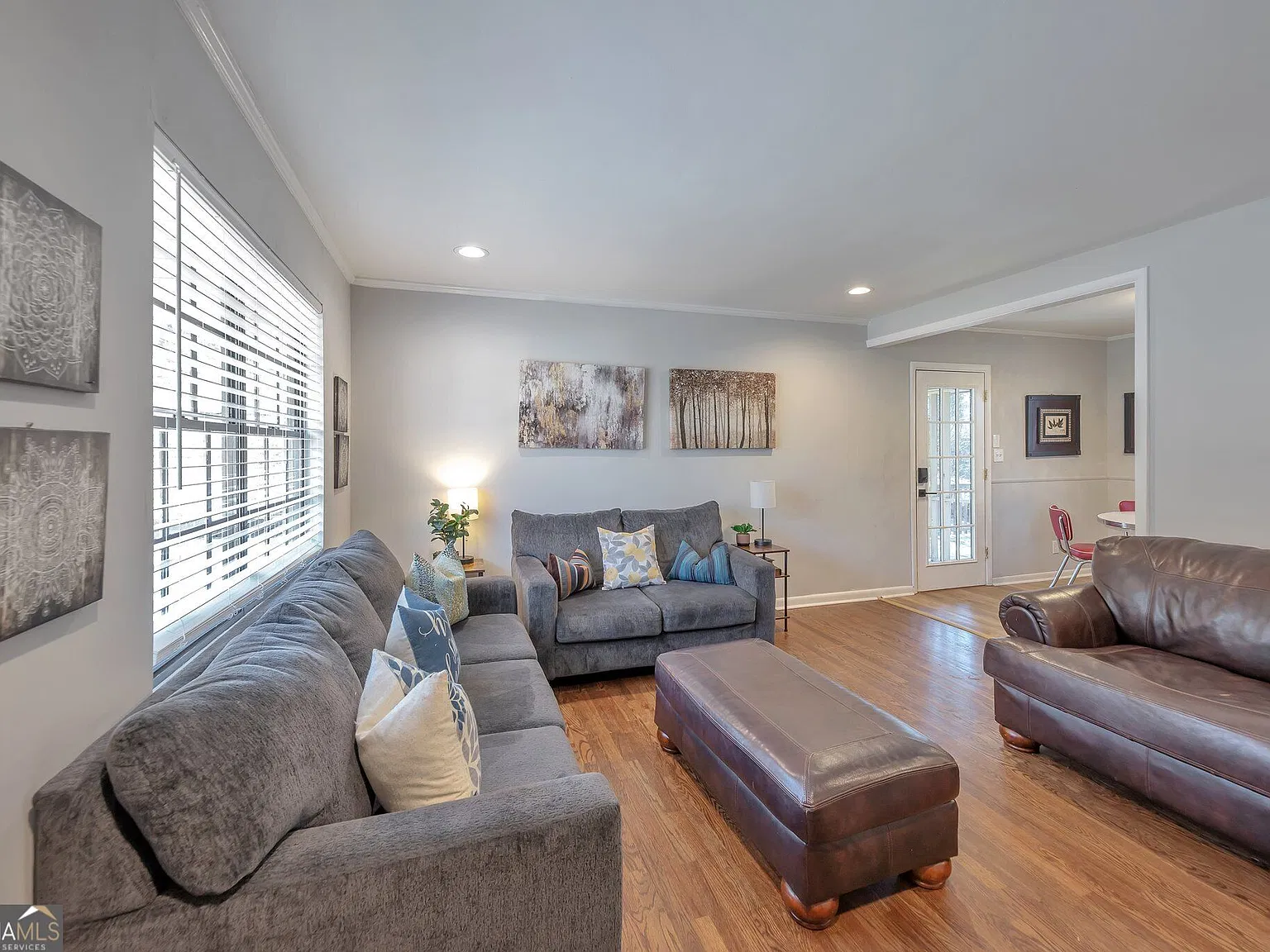 3 bed, 2.0 bath, 1675 sqft, $5,400 — Photo 3
