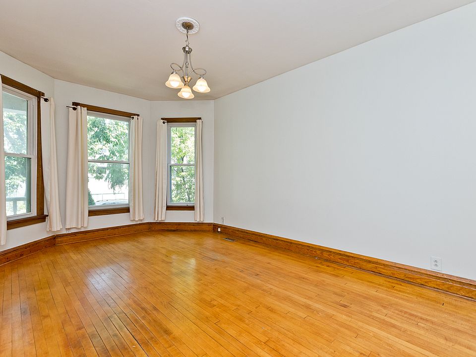 1st image of 2931 N Wisner Ave #1