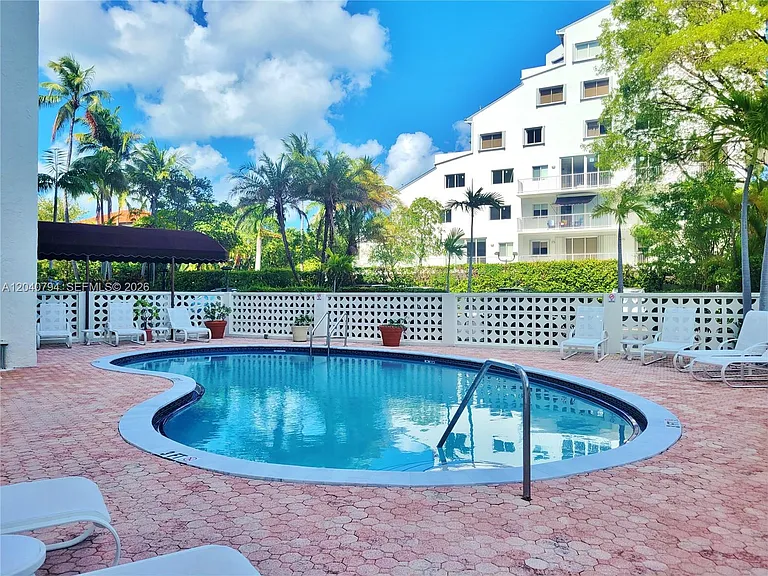 77 Crandon Blvd #2B — Photo 38