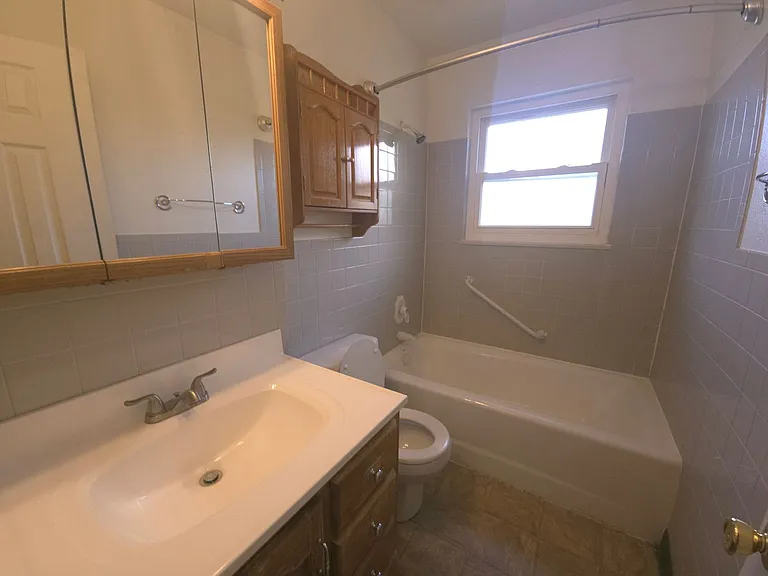 1524 Dexter St — Photo 9