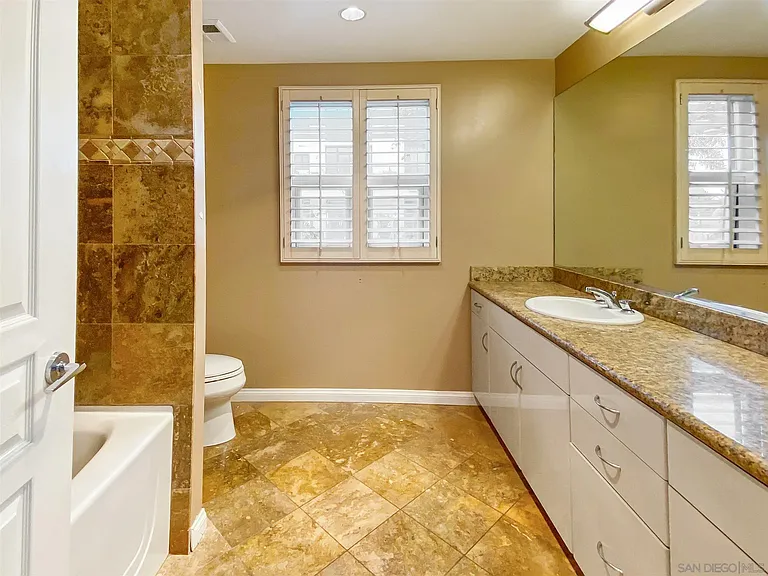 555 Front St #205 — Photo 27