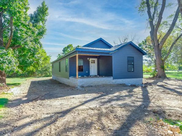 309 S Pine St, Hohenwald, TN 38462