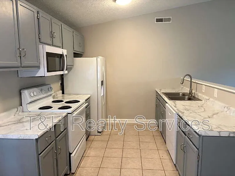 8705 Zephyr Dr — Photo 5