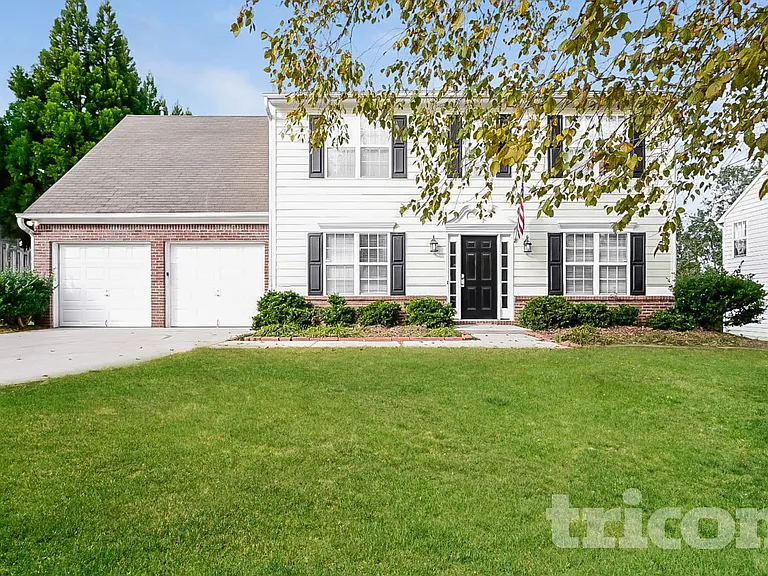 471 Sawtooth Ln — Photo 1