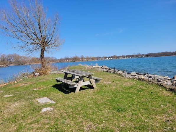 28278 Stony Point Rd, Cape Vincent, NY 13618