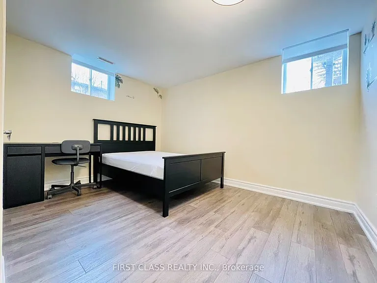 2100 Dunvegan Ave #BASEMENT — Photo 6