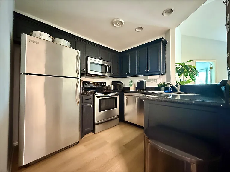 4104 N Hall St #325 — Photo 16