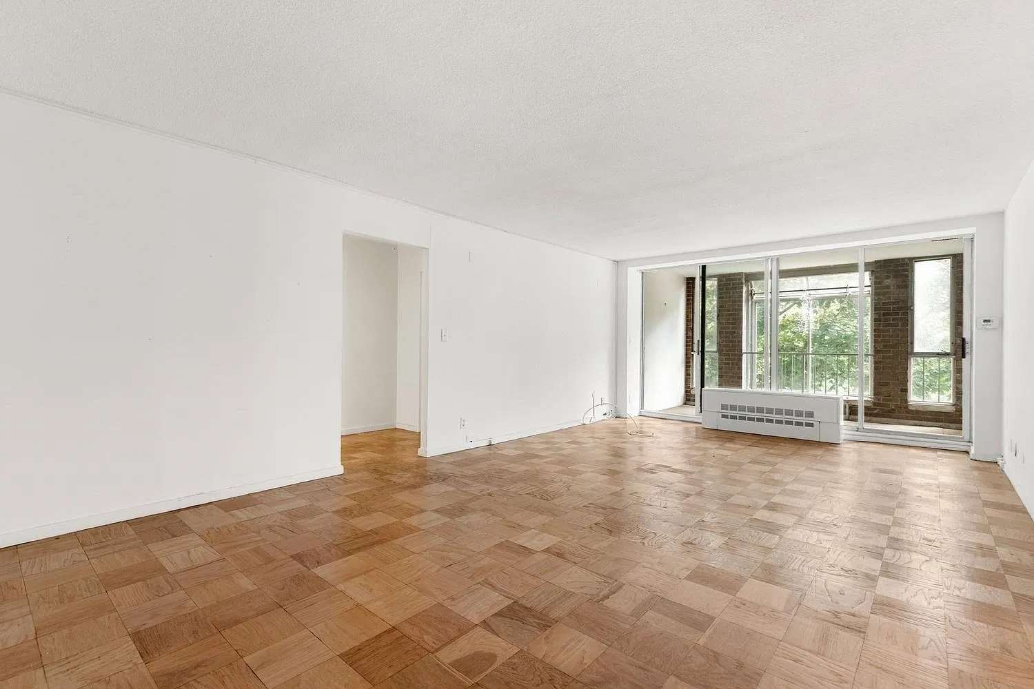 3 bed, 2.0 bath, 1550 sqft, $5,000 — Photo 2