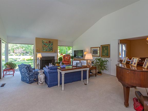 4th image of 1811 E Rockwood Blvd