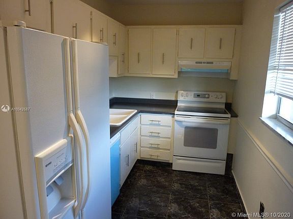 4th image of 3601 NE 170th St APT 304