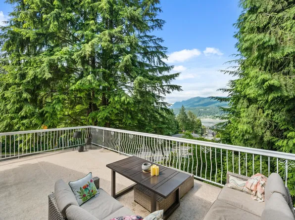 1001 Gatensbury St, Coquitlam, BC V3J 5J6