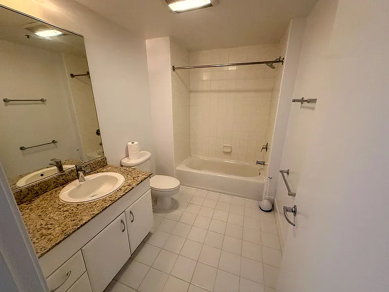 260 King St #445 — Photo 7
