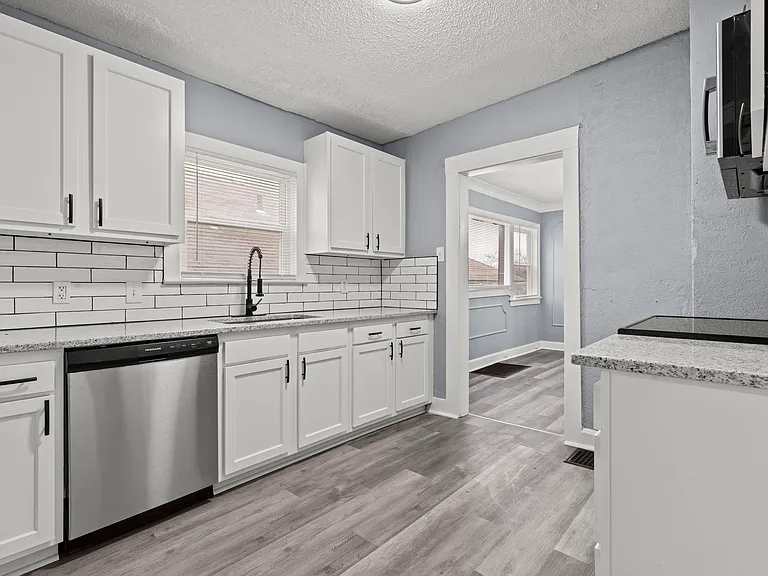 4437 Wayne Ave — Photo 15