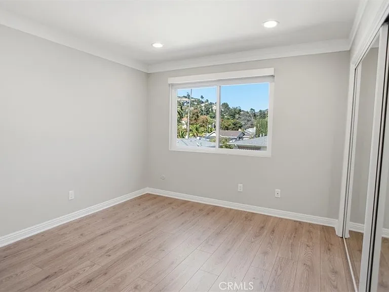 321 E Stocker St #301 — Photo 12