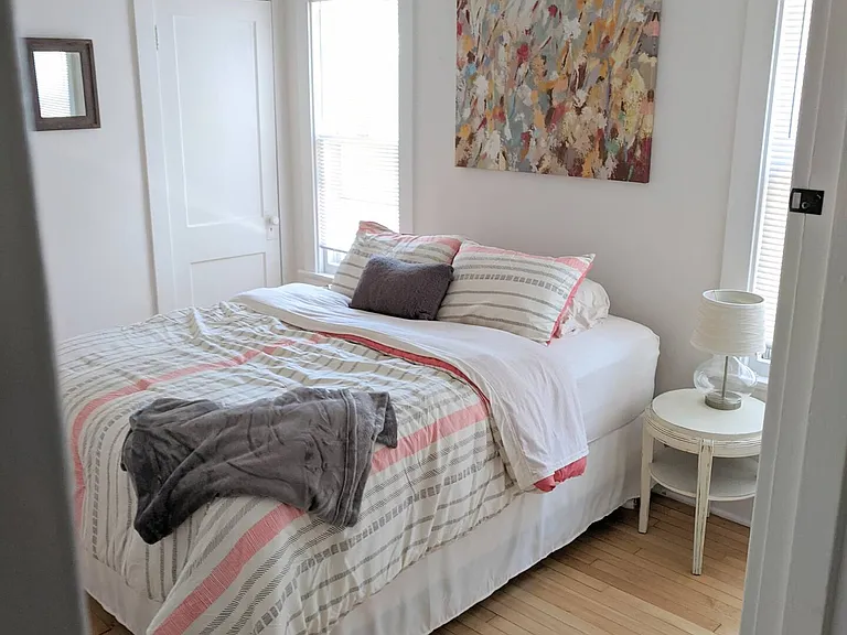 3928 N Farwell Ave — Photo 2