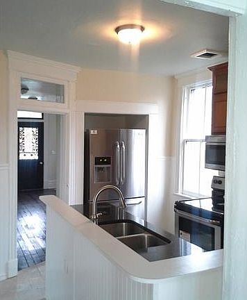 3rd image of 307 W Roberts St