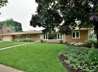 486 S Stratford Ave, Elmhurst, IL 60126