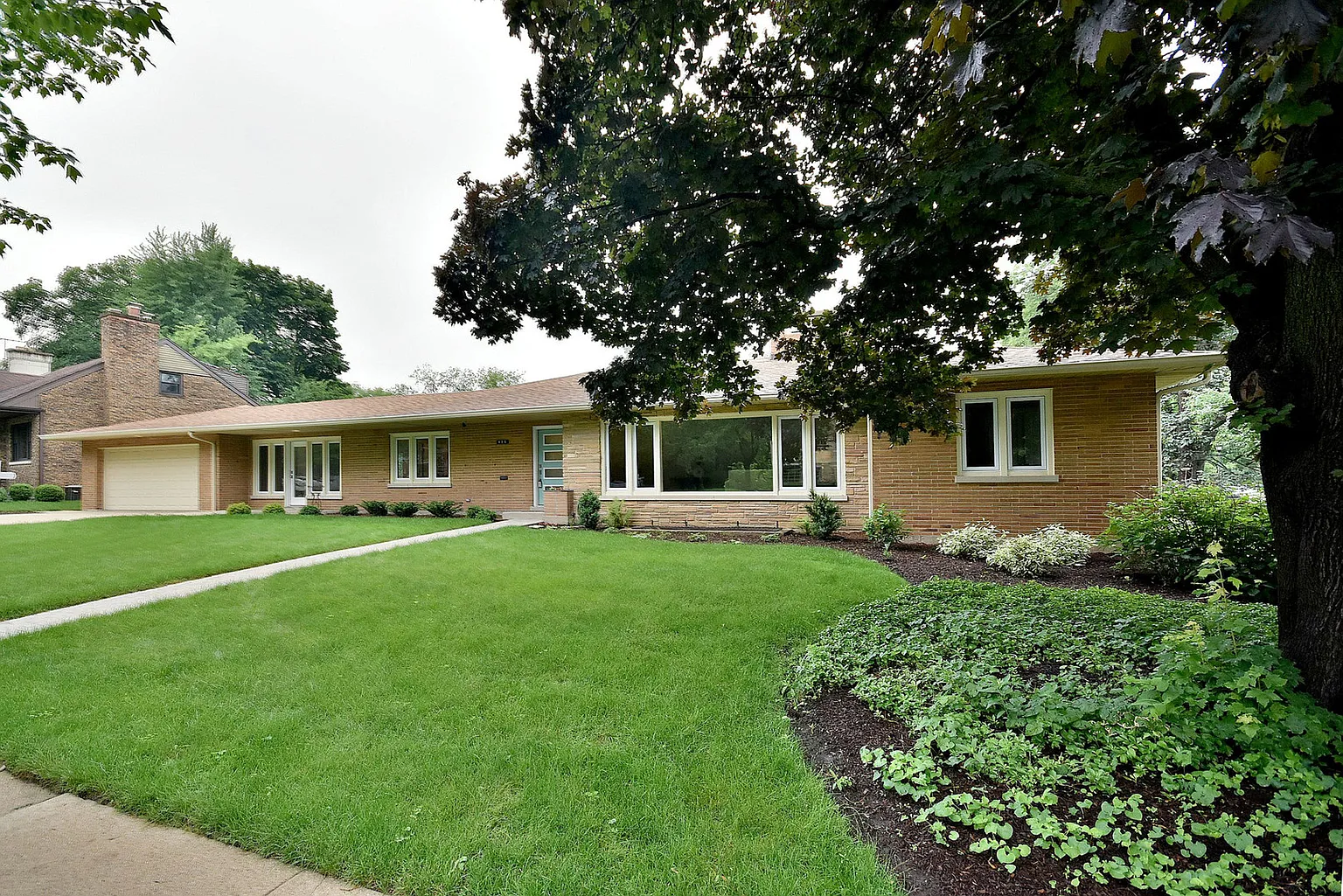 486 S Stratford Ave photo 1