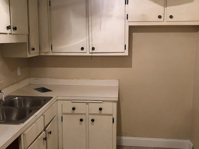 202 John Ave N — Photo 6
