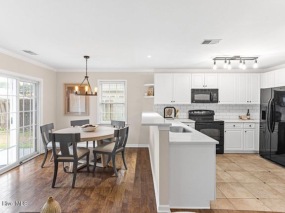 4th image of 1343 Parkland Way