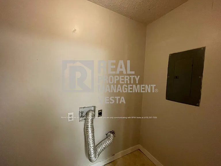 3163 Highpoint Dr — Photo 8