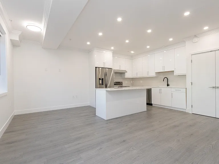 2122 E 32nd Ave #102 — Photo 6