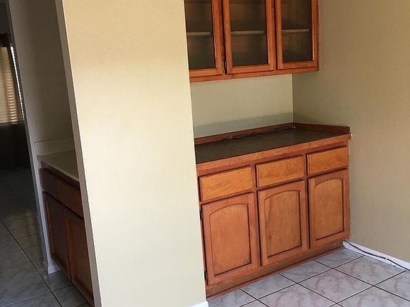 5th image of 1075 N Glendora Ave