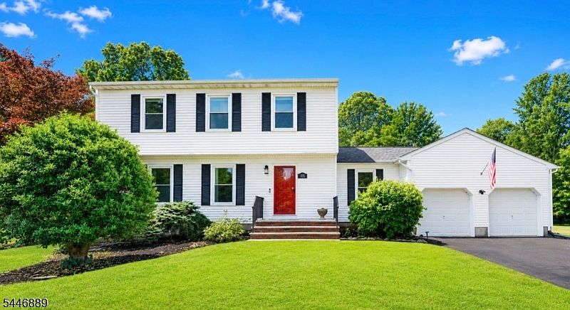 1st image of 195 Beekman Ln