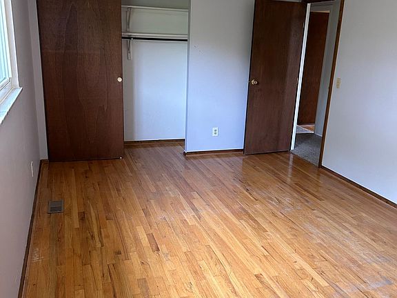 4th image of 2382 Mount Vernon Dr